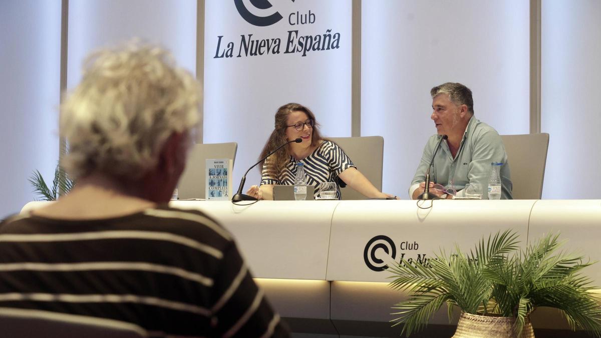 Mar Cabra y Fernando Rodríguez, durante su intervención en el Club LA NUEVA ESPAÑA.