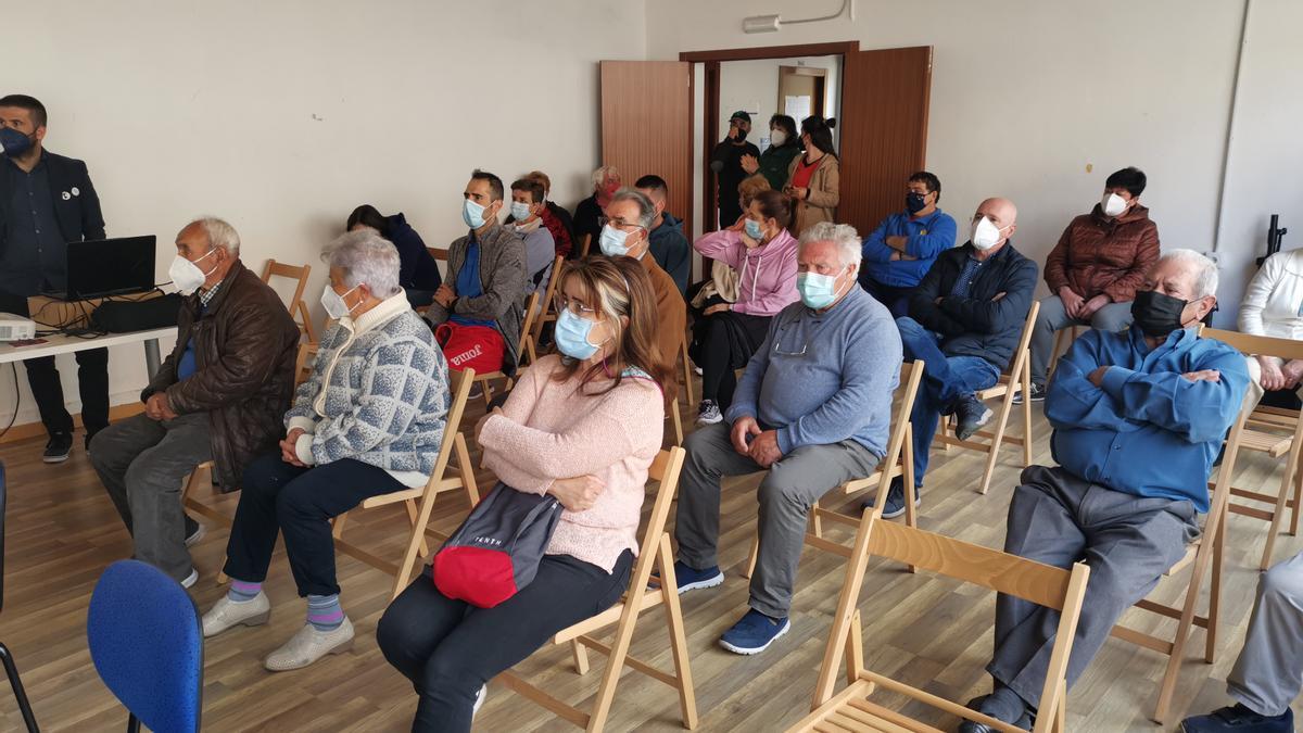 La reunión contó con gran participación vecinal y se celebró en la Casa da Aldea