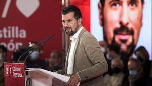 El candidato del PSOE a la Junta de Castilla y León, Luis Tudanca, durante un acto de campaña.
