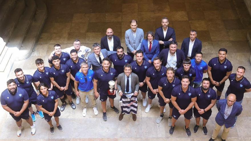 Mazón recibe y felicita al Huesitos La Vila Rugby tras su ascenso a División de Honor