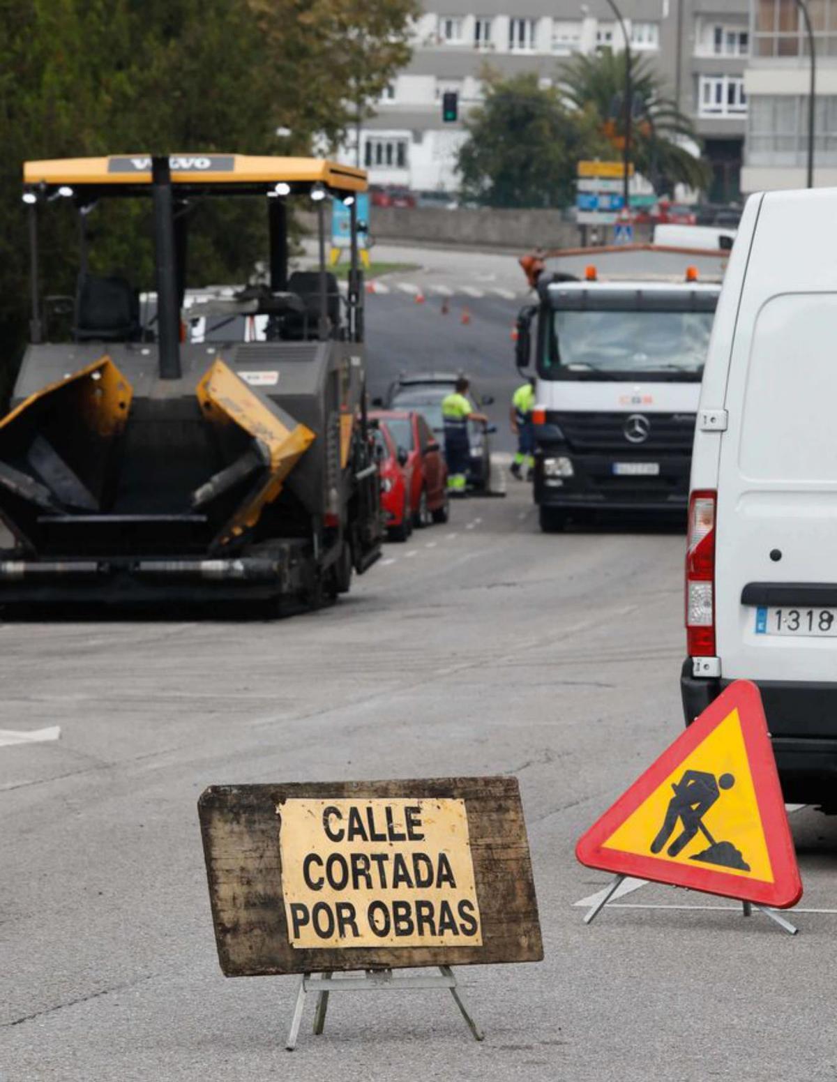 "Guerra al bache": Avilés gasta medio millón al año en reparar calles y caminos