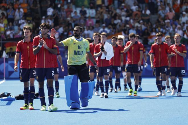 El equipo español tras perder ante India en el partido masculino de hockey por el bronce entre la India y España, en el marco de los Juegos Olímpicos París 2024, este jueves, en Colombes, Francia.