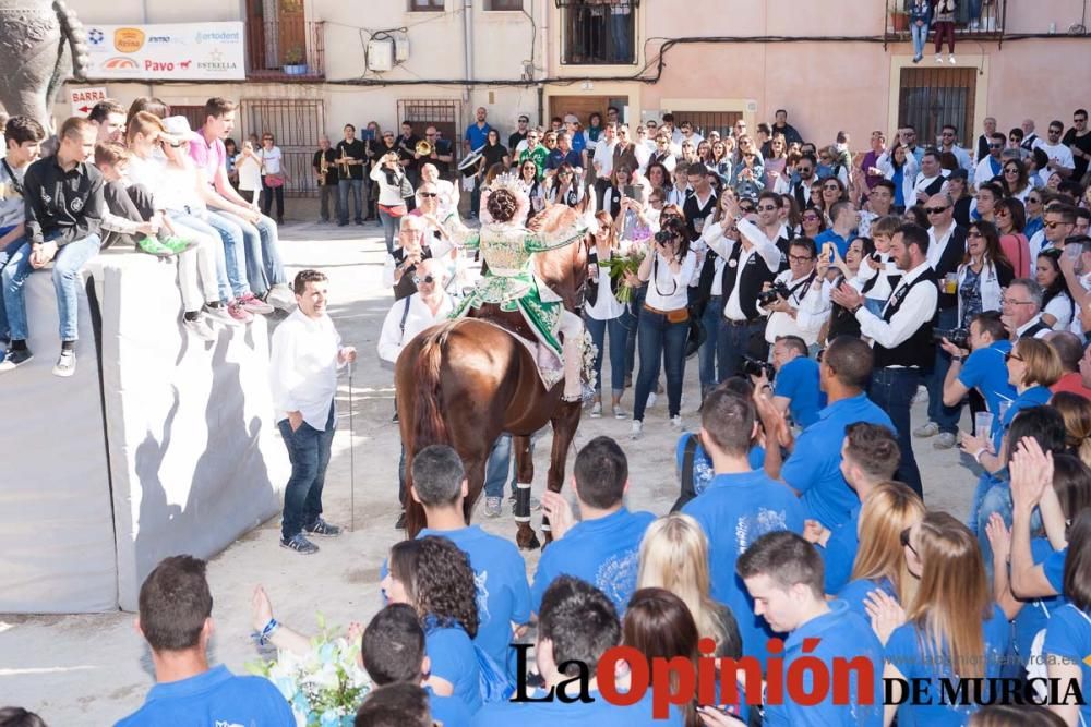 Día uno de mayo, entrada de caballos al Hoyo