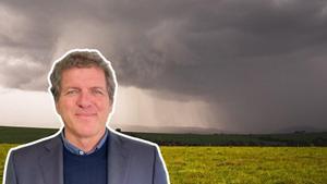 Mario Picazo felicita el año con el paraguas en mano: estas son las comunidades que se verán afectadas por la lluvia