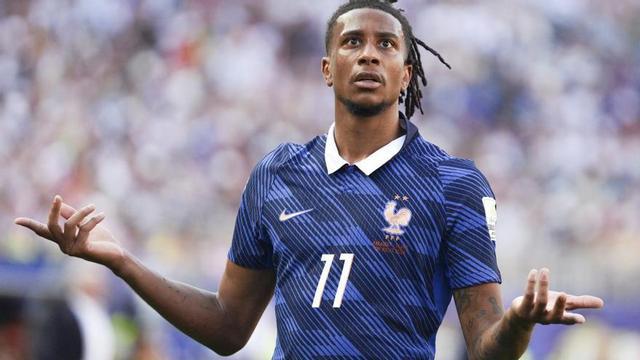 Michael Olise, davanter de França, durant el partit de vuitens de final del Mundial contra el Paraguai. | ÁNGEL COLMENARES / EFE