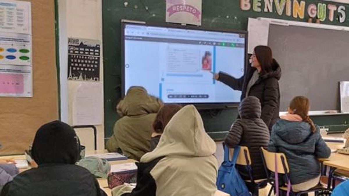 Alumnos en clase, con los chaquetones puestos mientras estaba rota la caldera