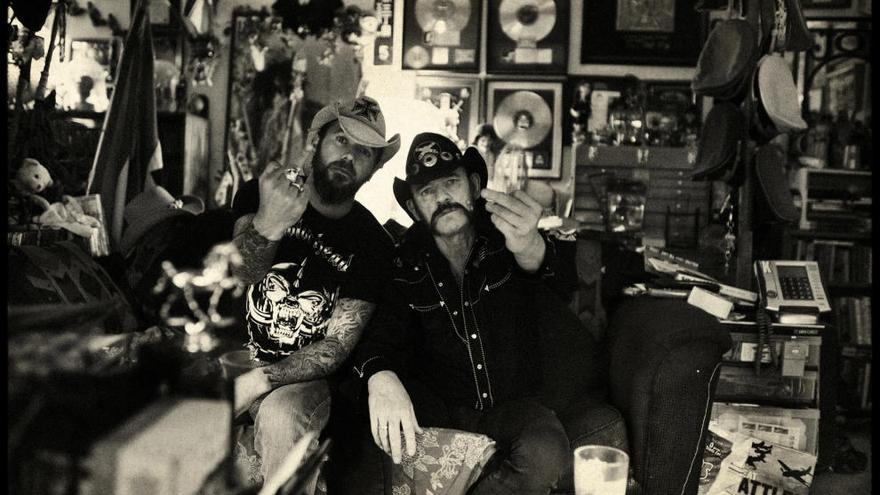 Enge Freunde: Der Fotograf Pep Bonet mit dem verstorbenen Motörhead-Sänger Lemmy Kilmister.