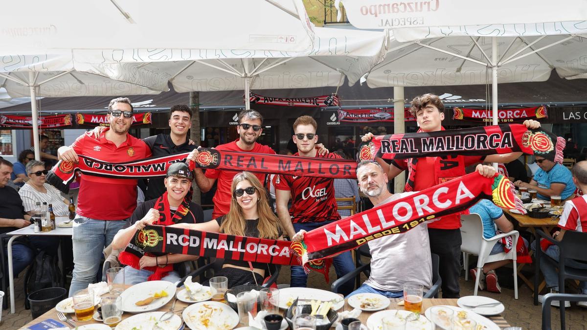 Aficionados del Real Mallorca en Sevilla
