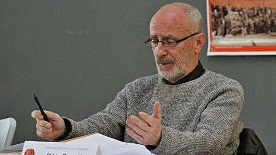 L&#039;escriptor Josep Quevedo durant la conferència de Puigcerdà