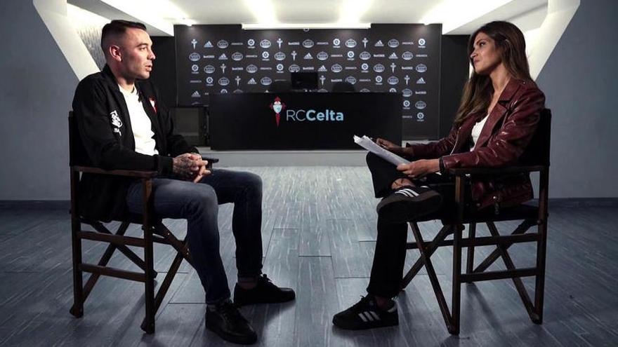 Momento de la entrevista de Sara Carbonero a Iago Aspas, en A Madroa. // @DeportesCuatro