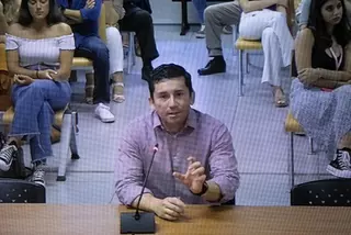 El presunto asesino, escondido en la celda y obsesionado por la televisión