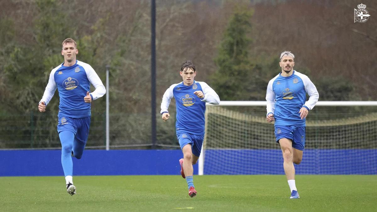 Dani Estévez corre junto a Comas y Ximo