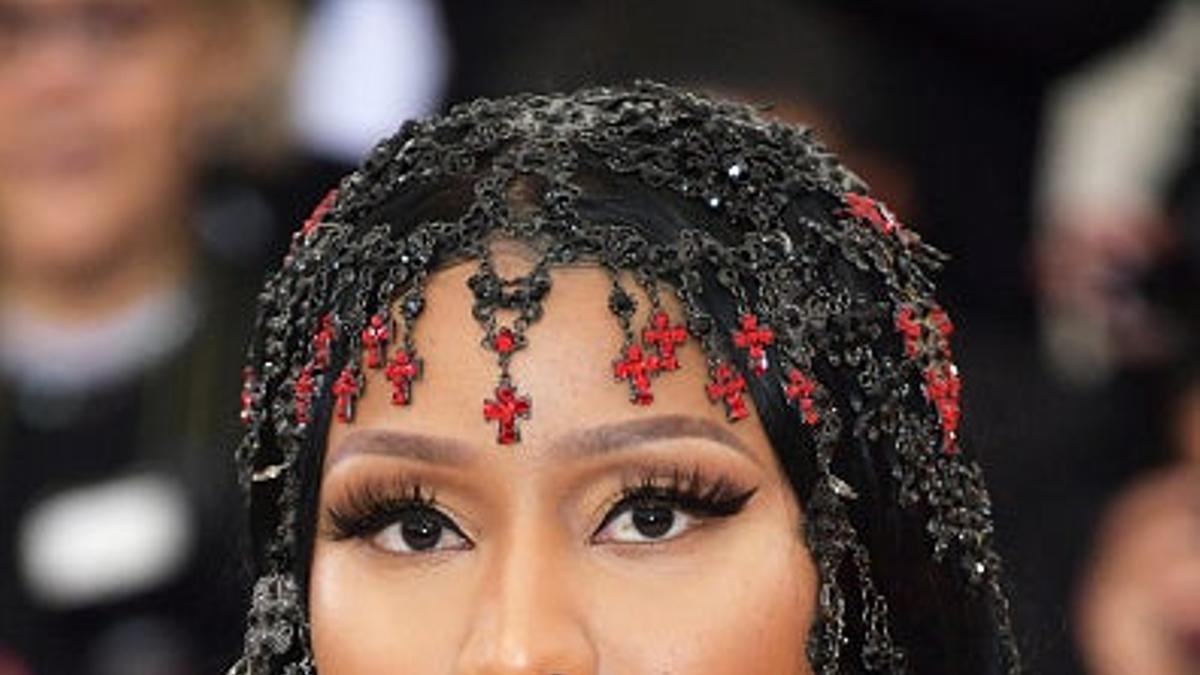 Nicki Minaj, un tanto agobiada con su look de la Gala Met