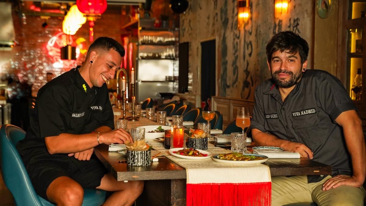 Víctor Camargo (izquierda) y Anxo Vila (derecha) te guiarán en este viaje culinario.
