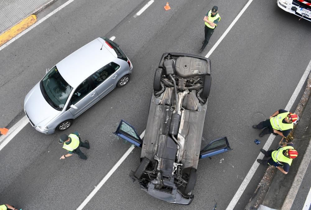 Aparatoso accidente de tráfico en Perillo