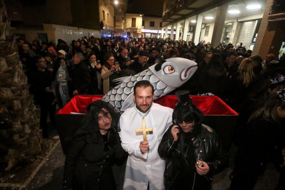 Benidorm dice adiós al Carnaval con el tradicional "Entierro de la Sardina"