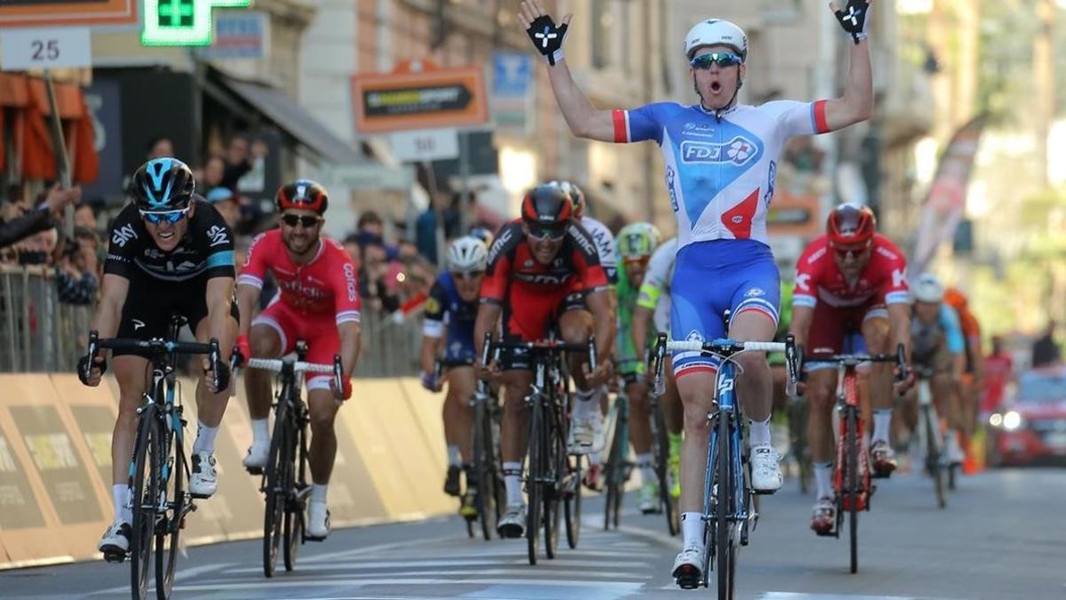 El francés Arnaud Demare se impone en la Milán-San Remo.