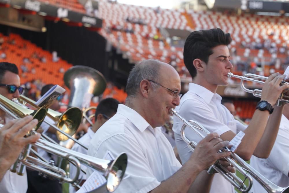 'Units per la música' en la presentación del Valencia 2016/17 en Mestalla