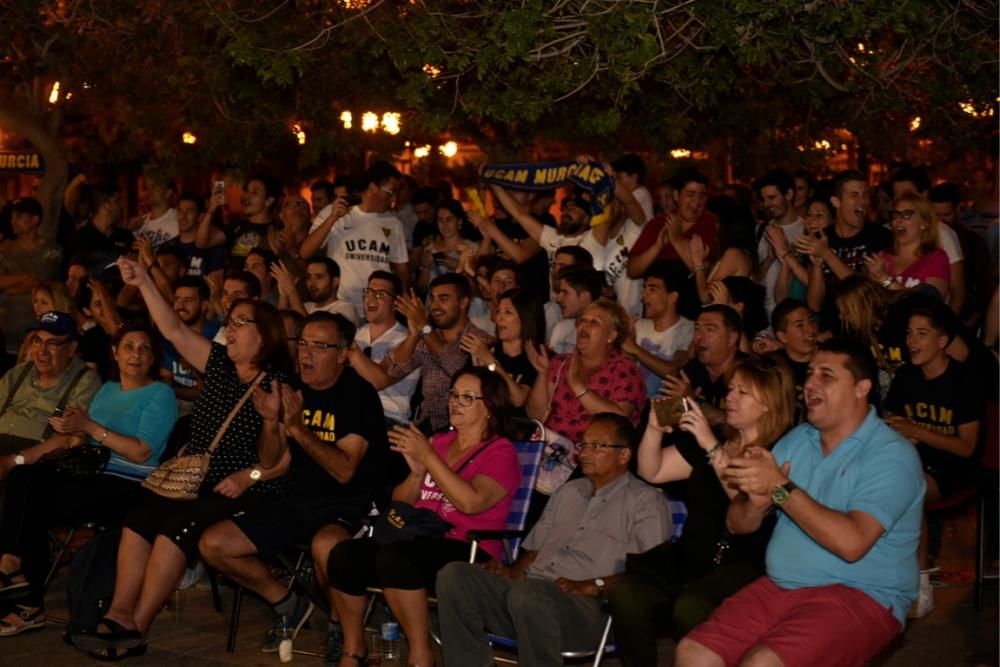 Los aficionados del UCAM lo celebran desde la universidad