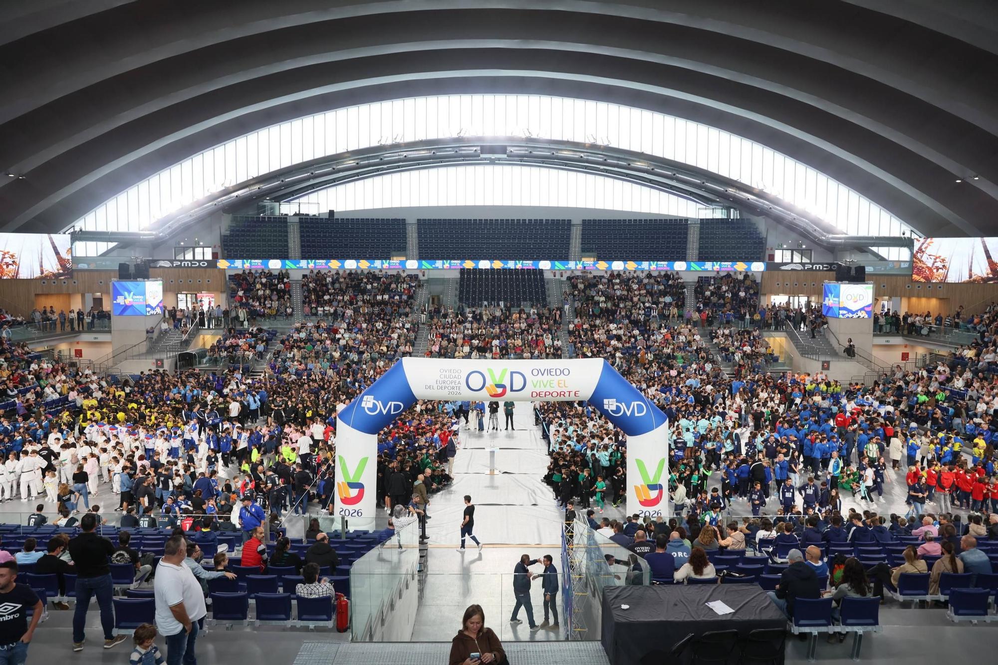 EN IMÁGENES: El encuentro de 50 clubs de Oviedo en el Palacio de los Deportes