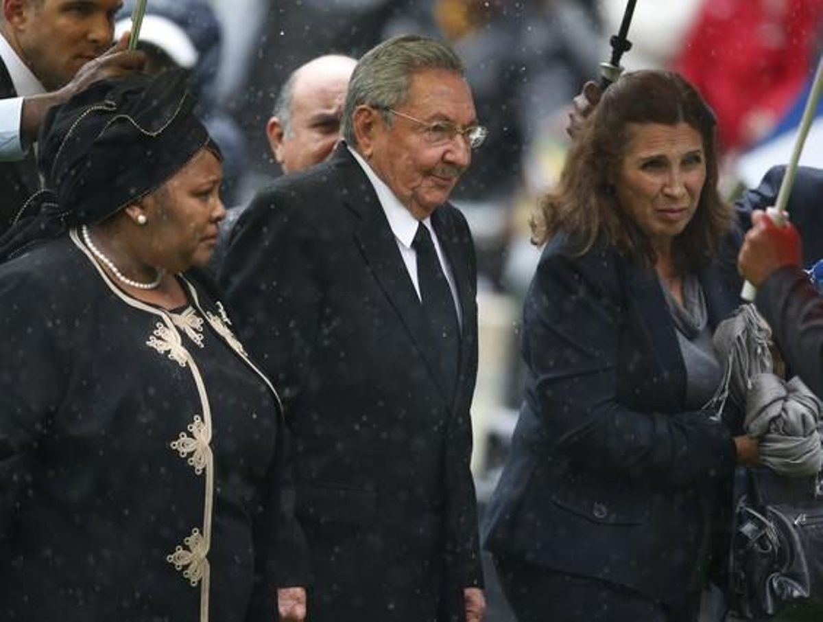 El president cubà, Raúl Castro, arriba al funeral.