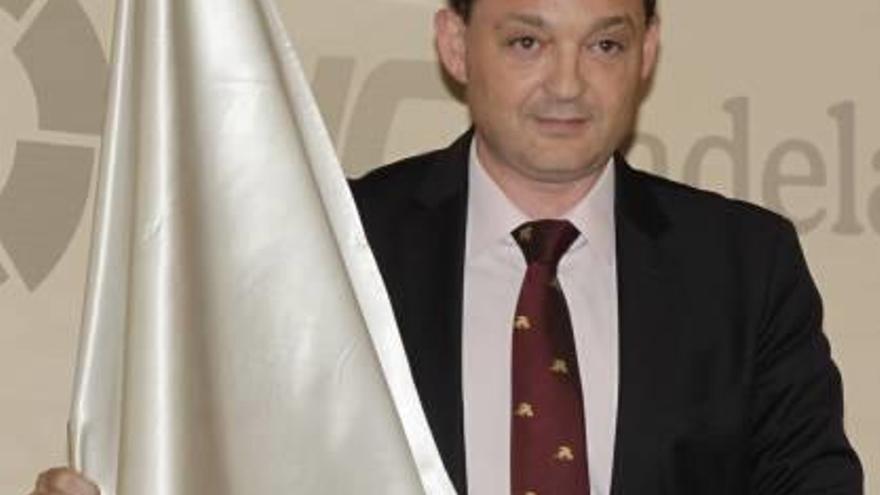 José Miguel Garrido, con la bandera del Albacete.