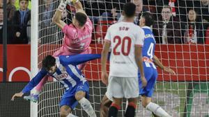 L’Espanyol suma un punt a Sevilla que no l’allunya del descens