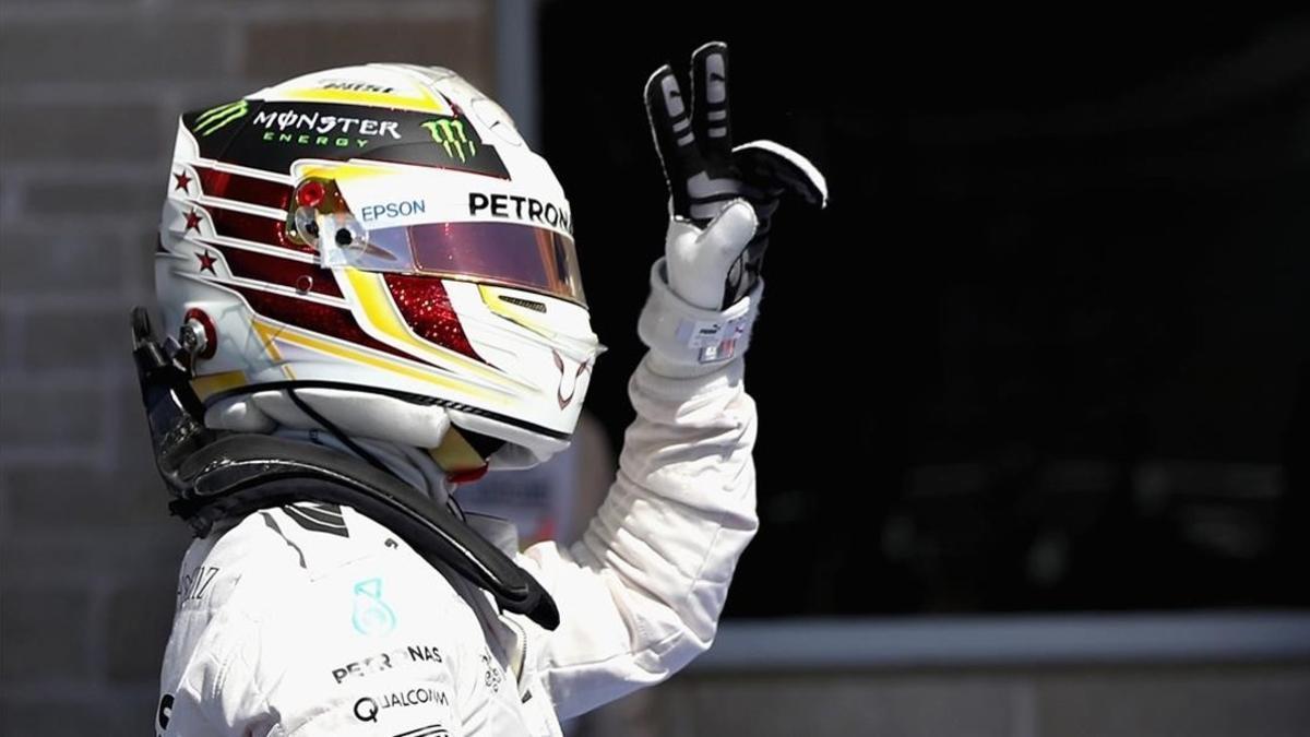 Lewis Hamilton celebra la 'pole' lograda en el Circuito de las Américas.