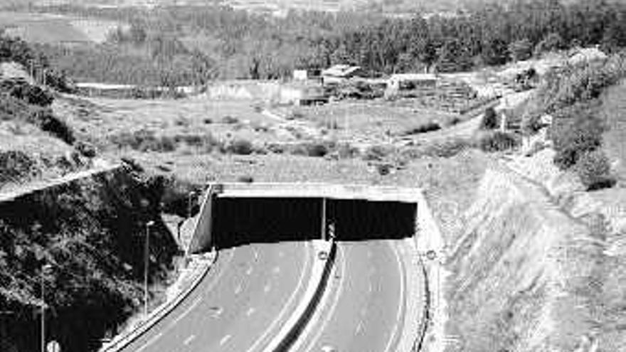 Una vista actual de la zona en la que Cidega propone crear una zona verde en Oca. / BERNABÉ / PATRICIA F.