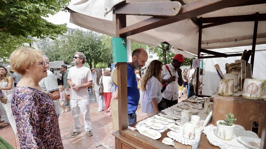 El Mercado Artesano y Ecológico se despide de Oviedo hasta 2027: "Nos piden volver, somos un reclamo para el turismo extranjero"