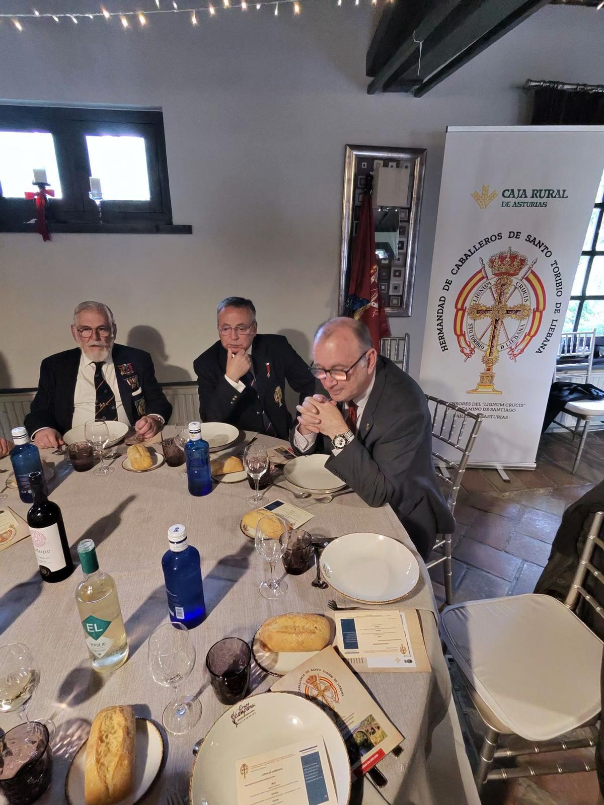 Algunos de los asistentes a la reunión de la Hermandad.