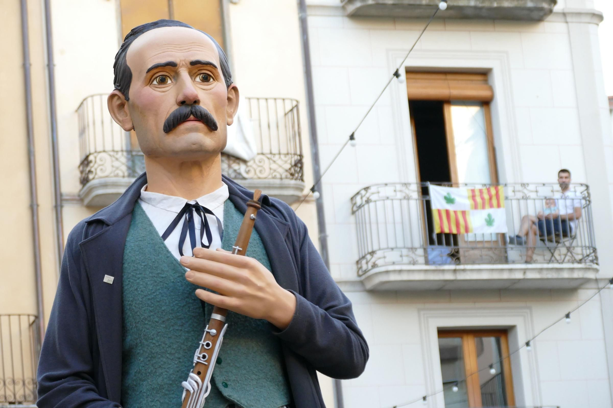 Els gegants de Figueres animen les Festes de Sant Pere amb el ball del seguici i una exposició