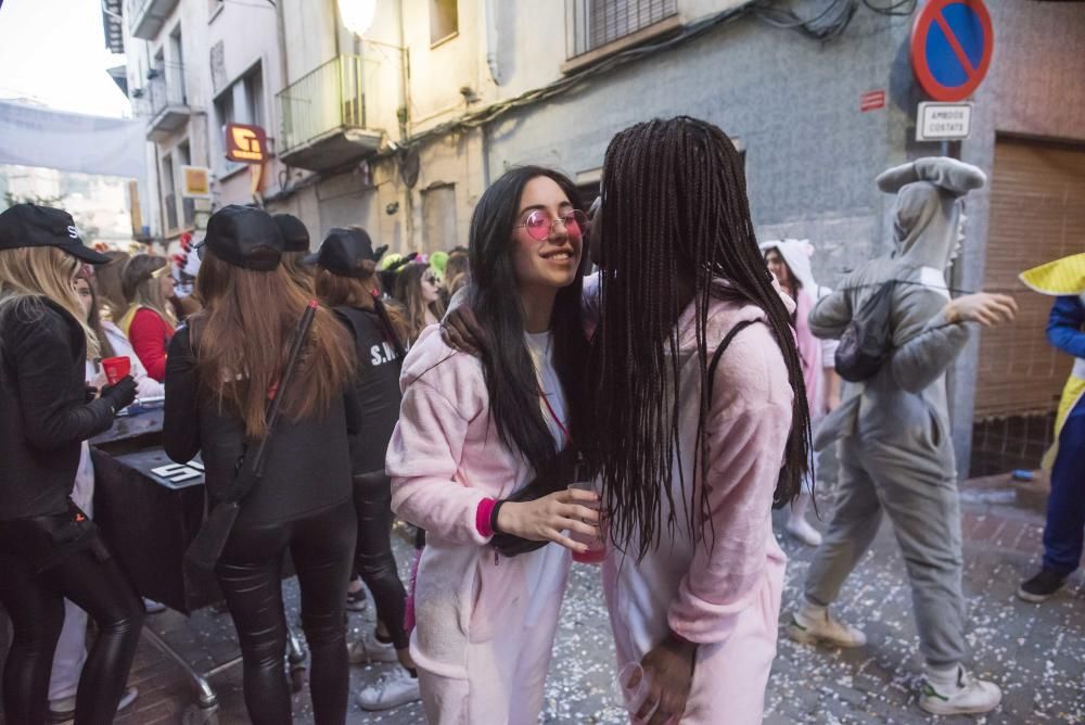 Set mil persones desborden els carrers de Sallent en un Carnaval multitudinari