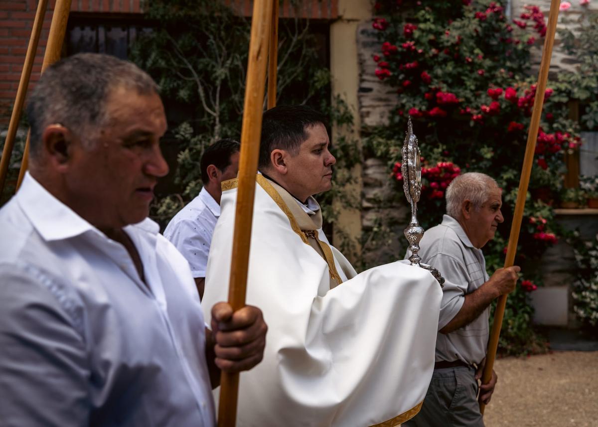 GALERÍA | Bercianos de Aliste revive con profunda devoción el Corpus Christi