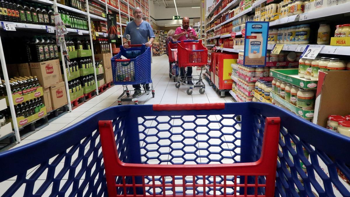 Interior de un supermercado Carrefour