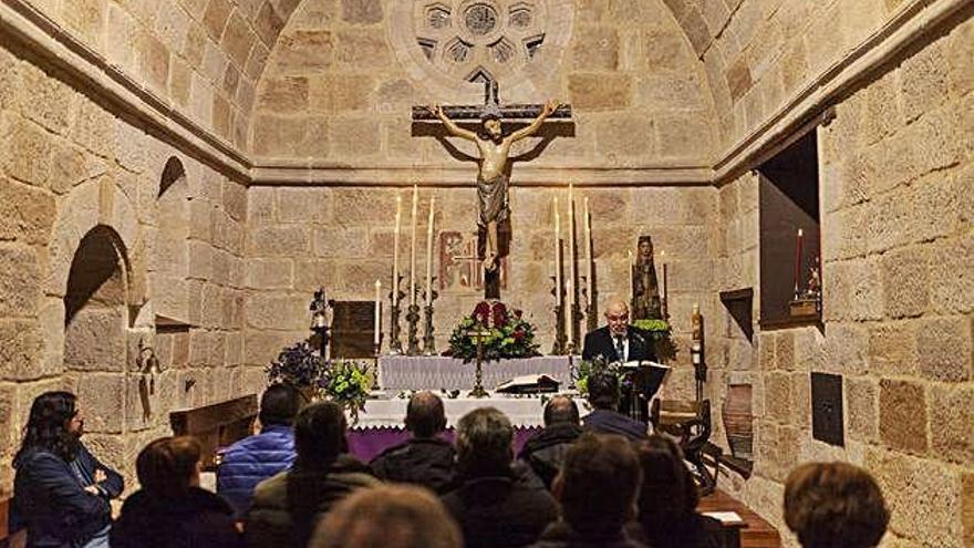 Primer día del triduo en honor al crucificado gótico