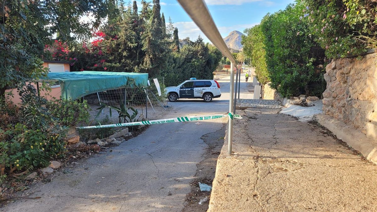La Guardia Civil visita el camping de El Portús tras la denuncia por el derribo de una vivienda