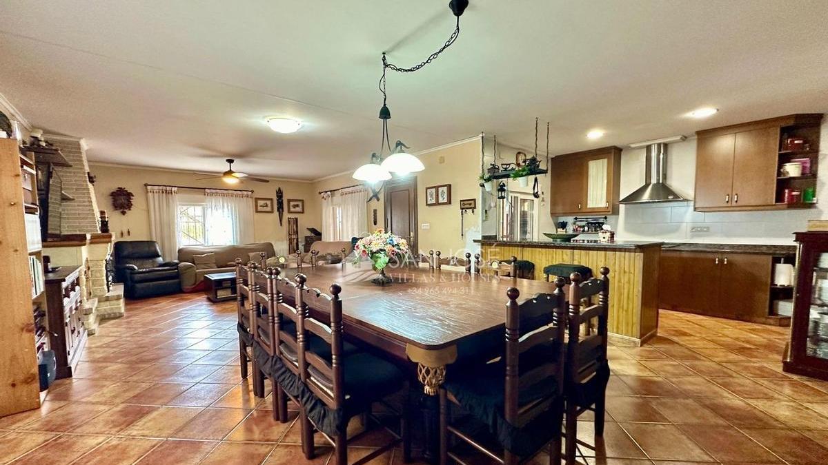 El chalet con piscina a la venta en Elche