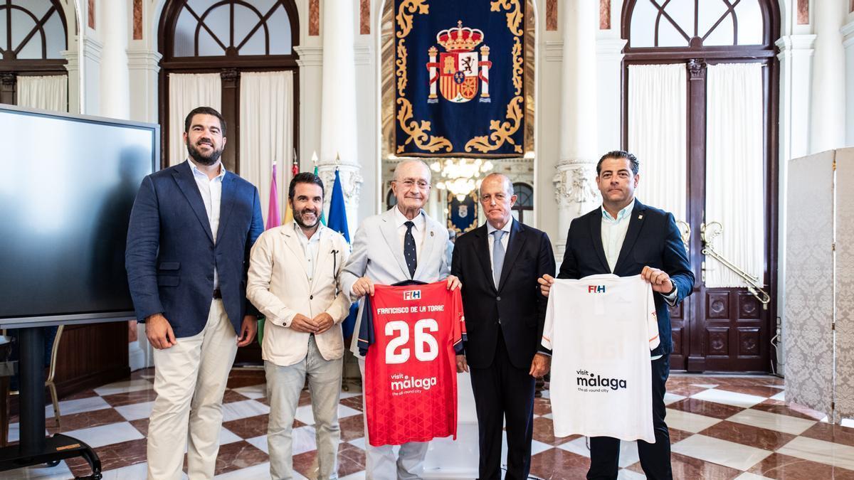 Presentación de la marca Visit Málaga en la camiseta de la selección española de hockey.