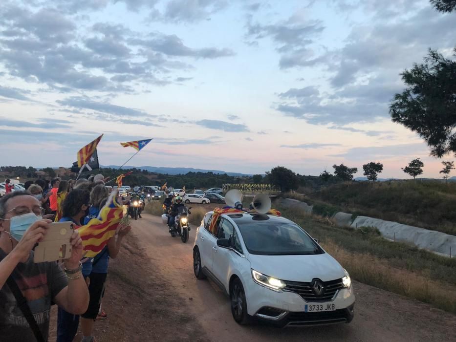 Arribada de la rua de vehicles a Lledoners