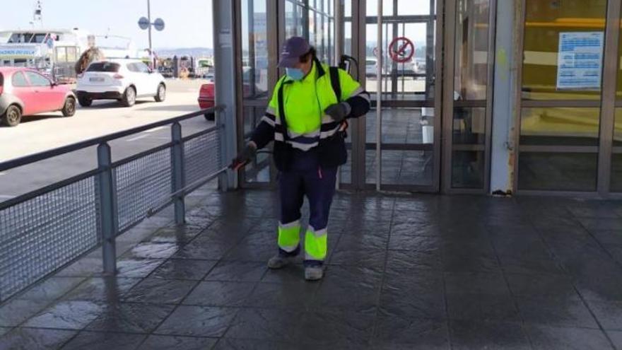 El alcalde destaca el papel de los trabajadores municipales.