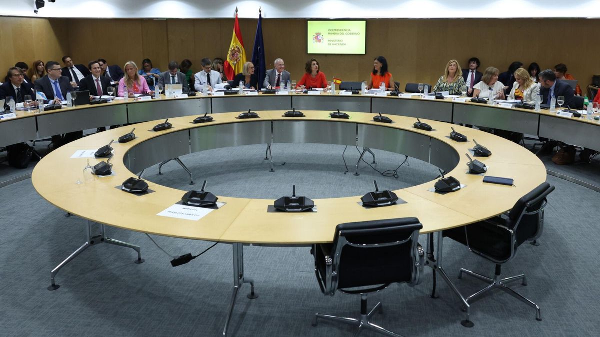 La vicepresidenta primera del Gobierno y ministra de Hacienda, María Jesús Montero, preside un Consejo de Política Fiscal y Financiera.