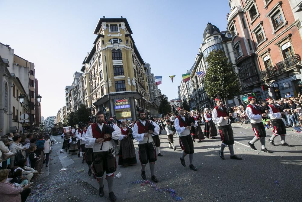 Oviedo celebra el desfile del Día de América en Asturias