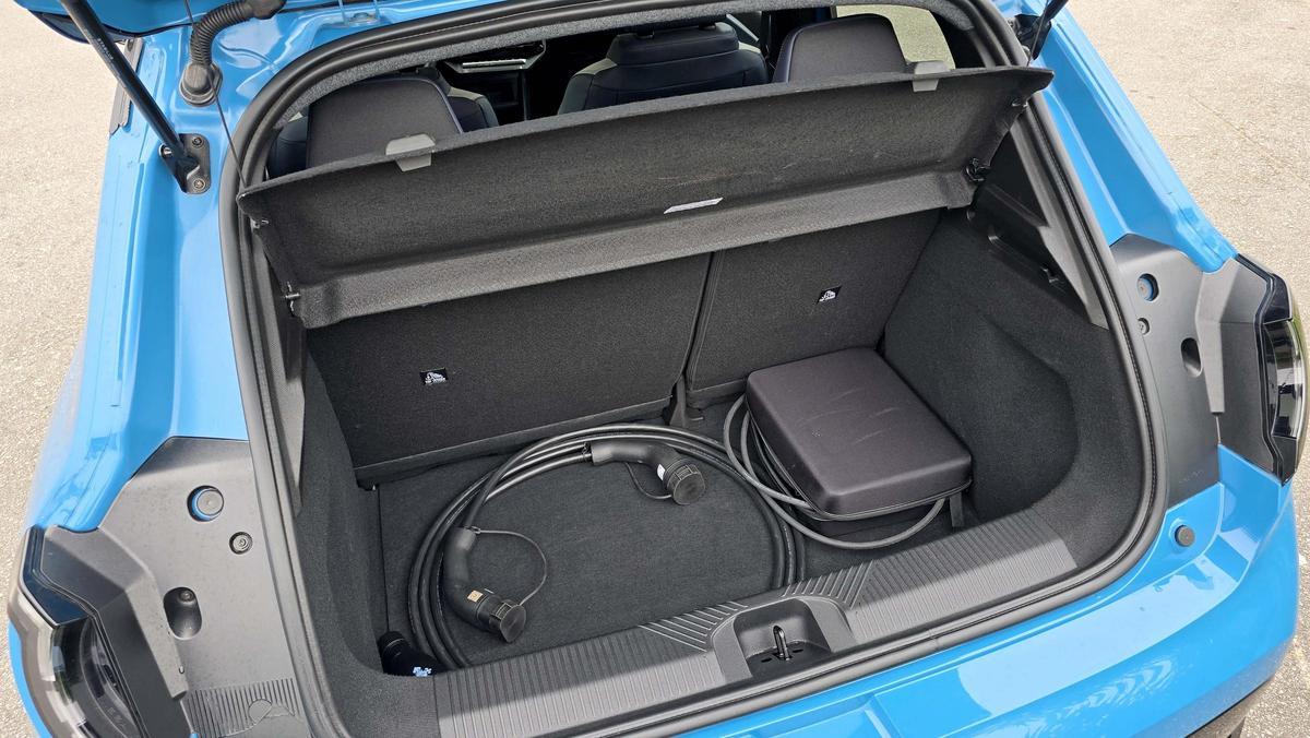 Parte trasera de NISSAN MICRA.