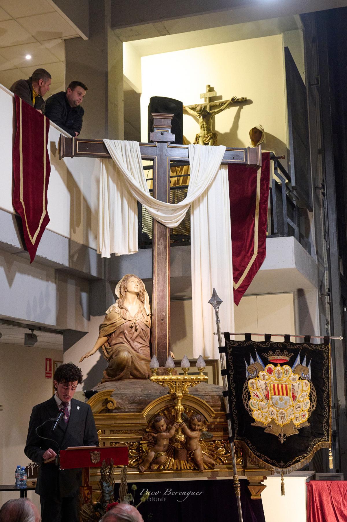 Un momento del acto de presentación del cartel de 2026 de la Semana Santa de Crevillent