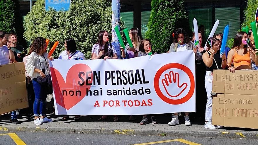 As enfermeiras do Hospital Clínico mobilizáronse este martes para demandar máis persoal