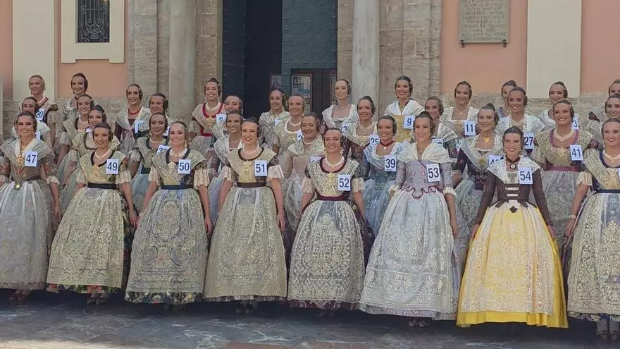 Visita de las candidatas a Fallera Mayor 2027 a la Basílica y al Museo de la Seda