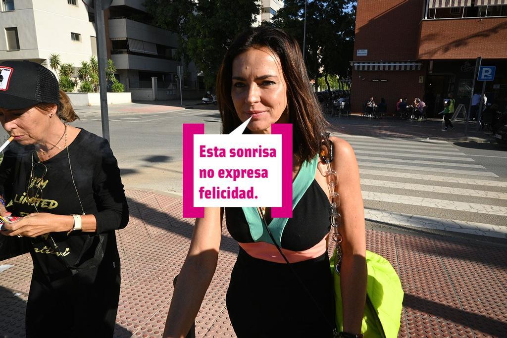 Olga Moreno sonríe (pero no mucho) a la prensa
