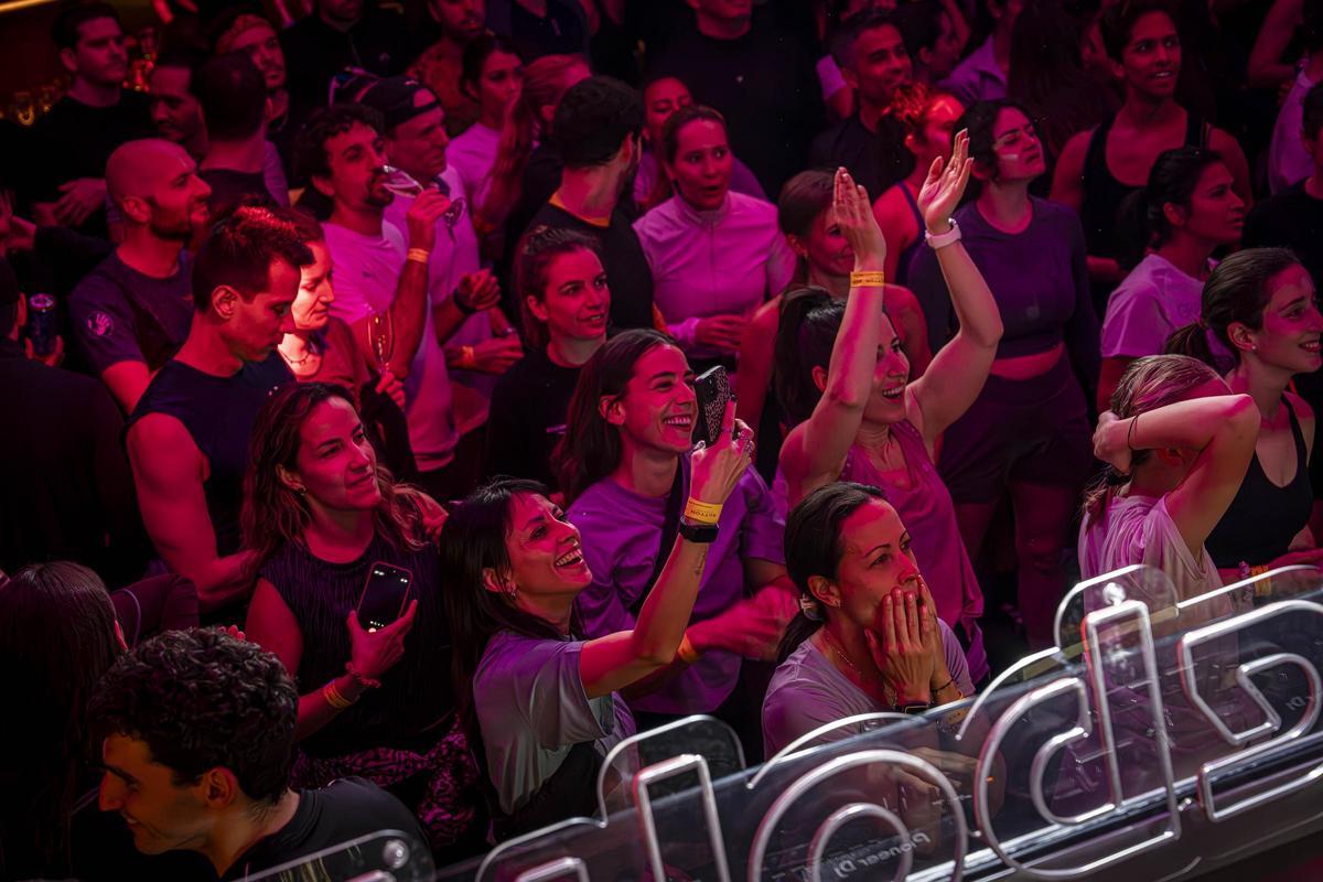 Así es la noche más runner de Barcelona: 900 corredores de marcha (literal) en la discoteca Sutton