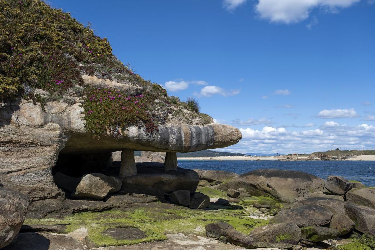 Playas Rías Baixas, cueva de los niños perdidos
